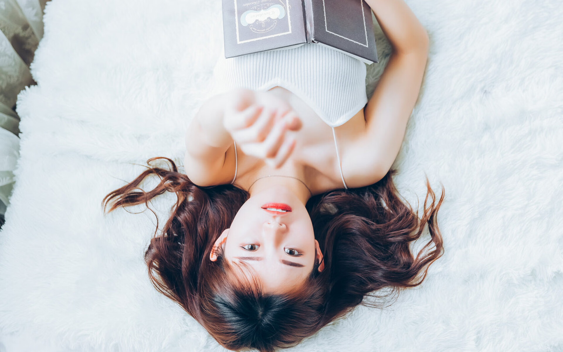 爱游戏体育-克莱·汤普森投篮远距离破纪录，三分线外无敌手，克莱汤普森投球