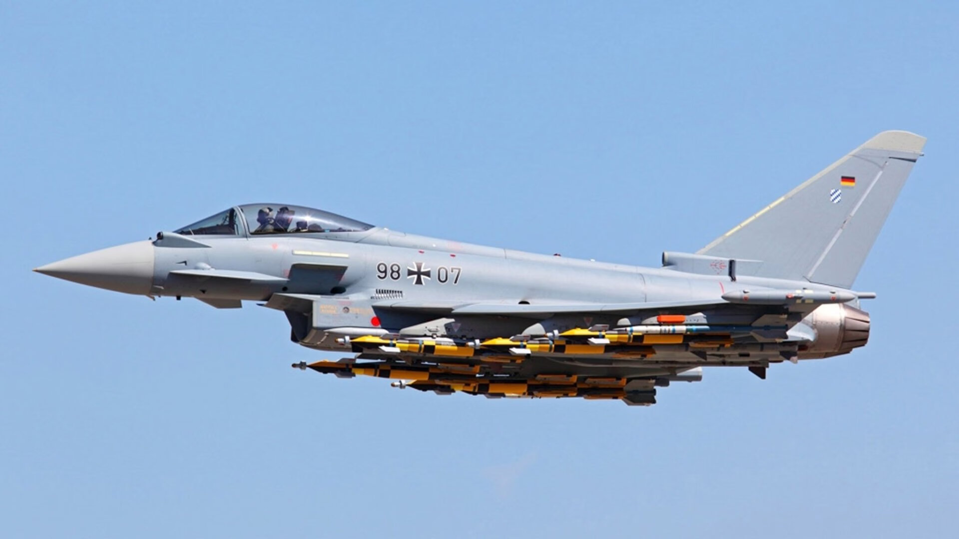 AYX官网-西甲中锋连续破门，助球队稳坐榜首，西甲最佳中卫