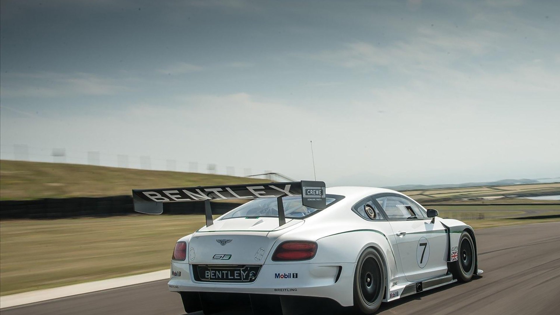 AYX GAMING-弗鲁米嫩塞中场安德烈转会至意甲球队，挑战欧洲赛场，弗鲁米嫩塞对科林蒂安