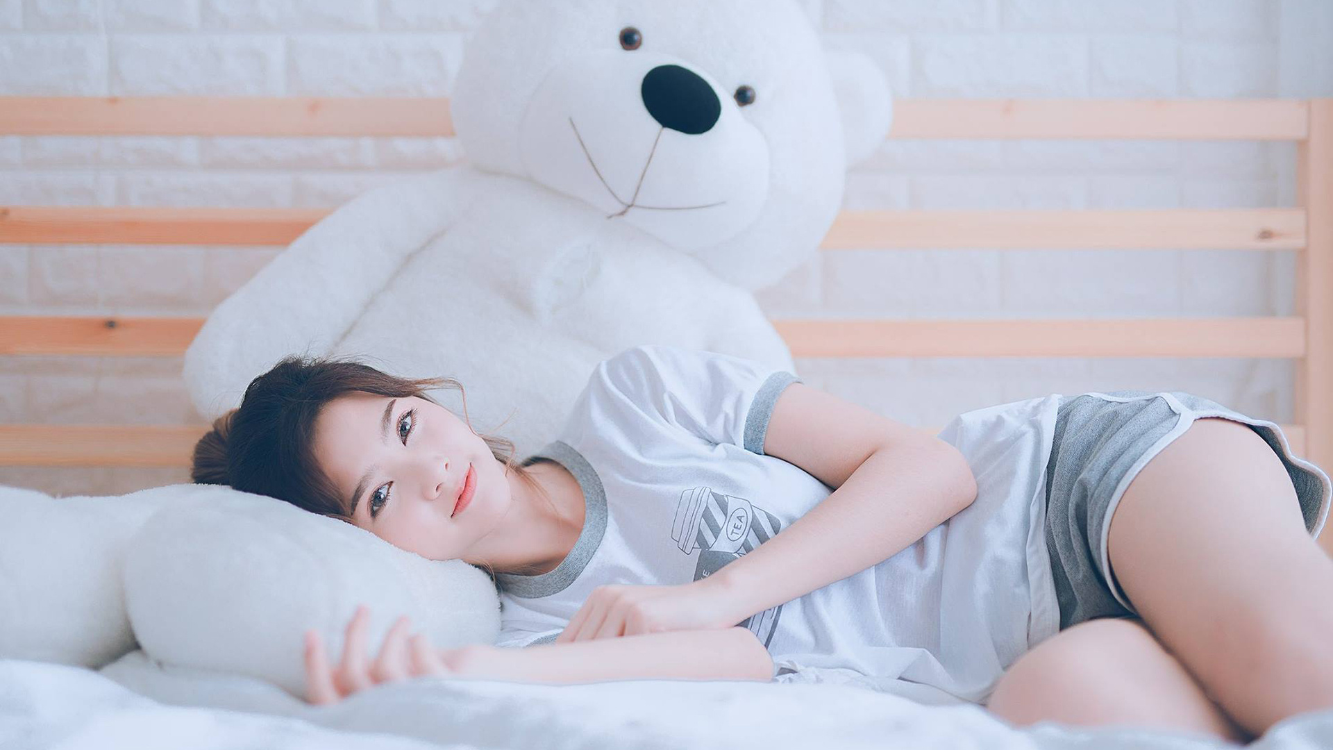 爱游戏官网-拜仁慕尼黑客场2-1战胜奥格斯堡，继续保持不败，拜仁慕尼黑客场球服