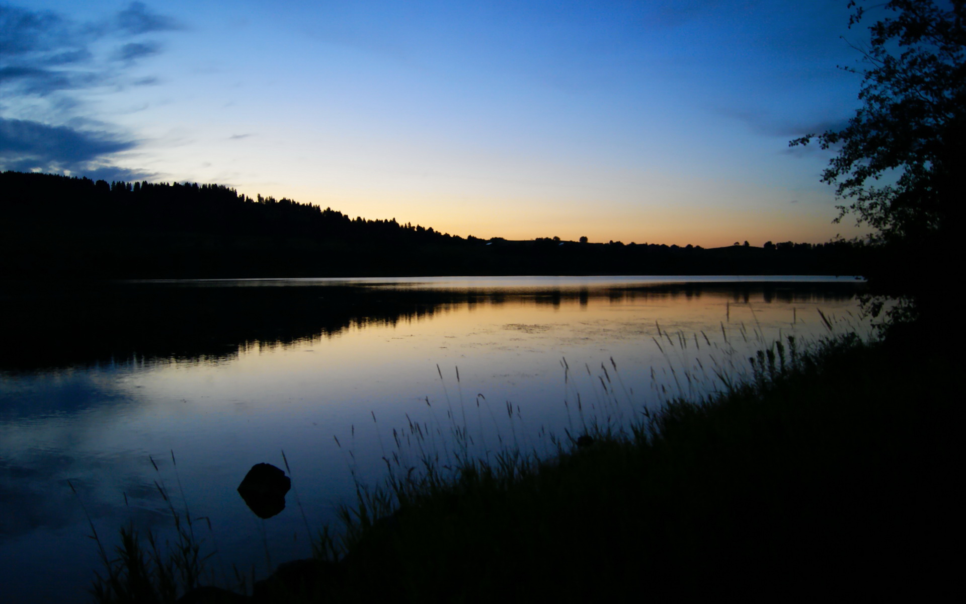 爱游戏-精彩比赛中队员们发挥出色，为球迷带来惊喜，比赛中队员人数多少符合要求