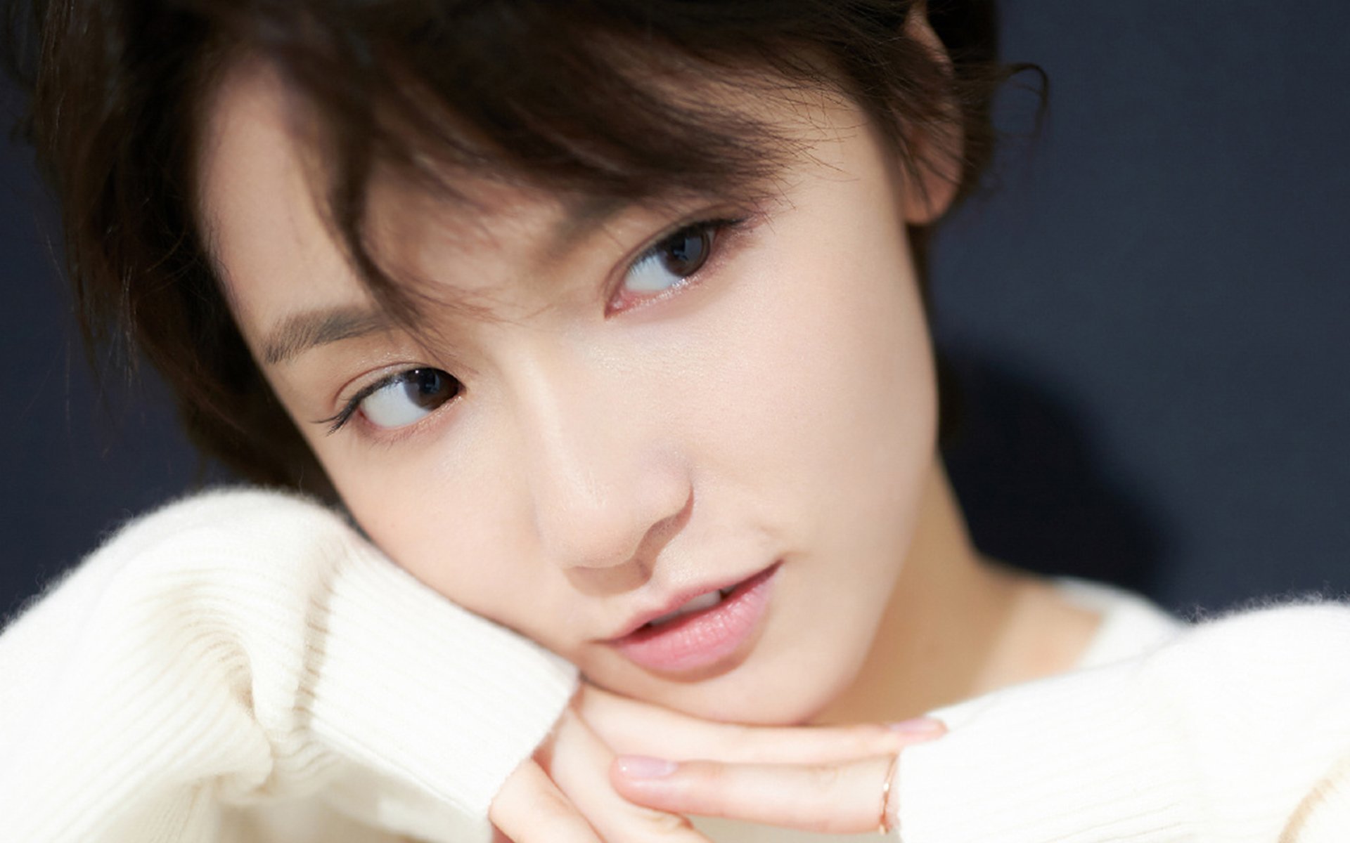 爱游戏娱乐平台-未来足球：虚拟主播和AI助理引领智能转播新时代，未来足球赛事